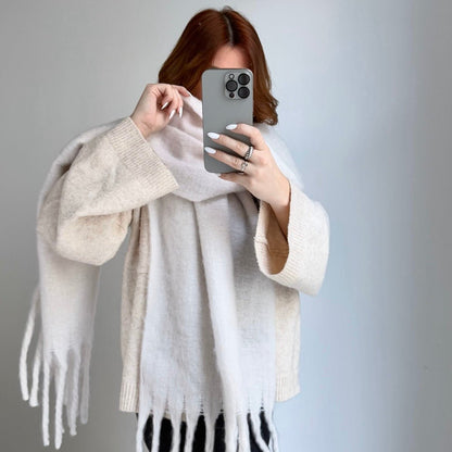 Schal Damen | Oversized mit Fransen | Weich und Warm-HauteBerlin