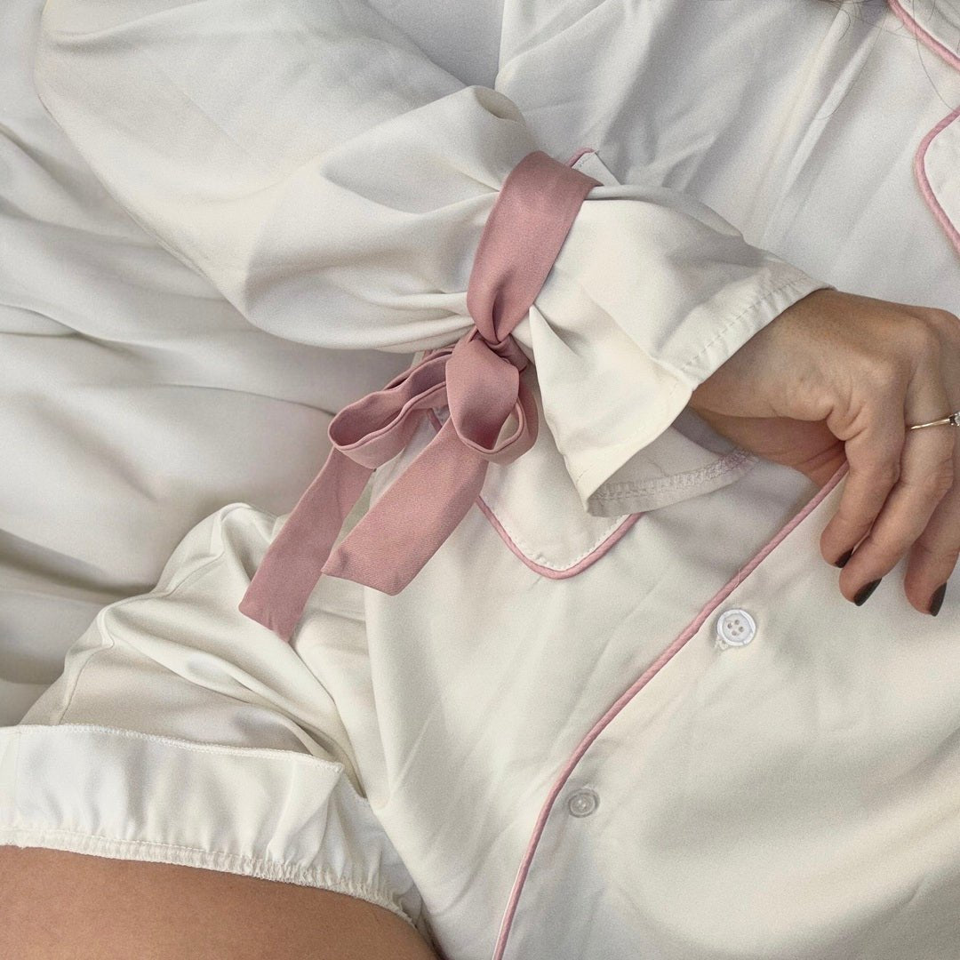 Schlafanzug Damen | Langarm & Shorts | Schleifen Details-HauteBerlin