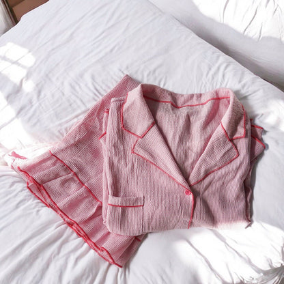 Schlafanzug Damen | Rosa Rüschen | Knopfleiste Langarm-HauteBerlin