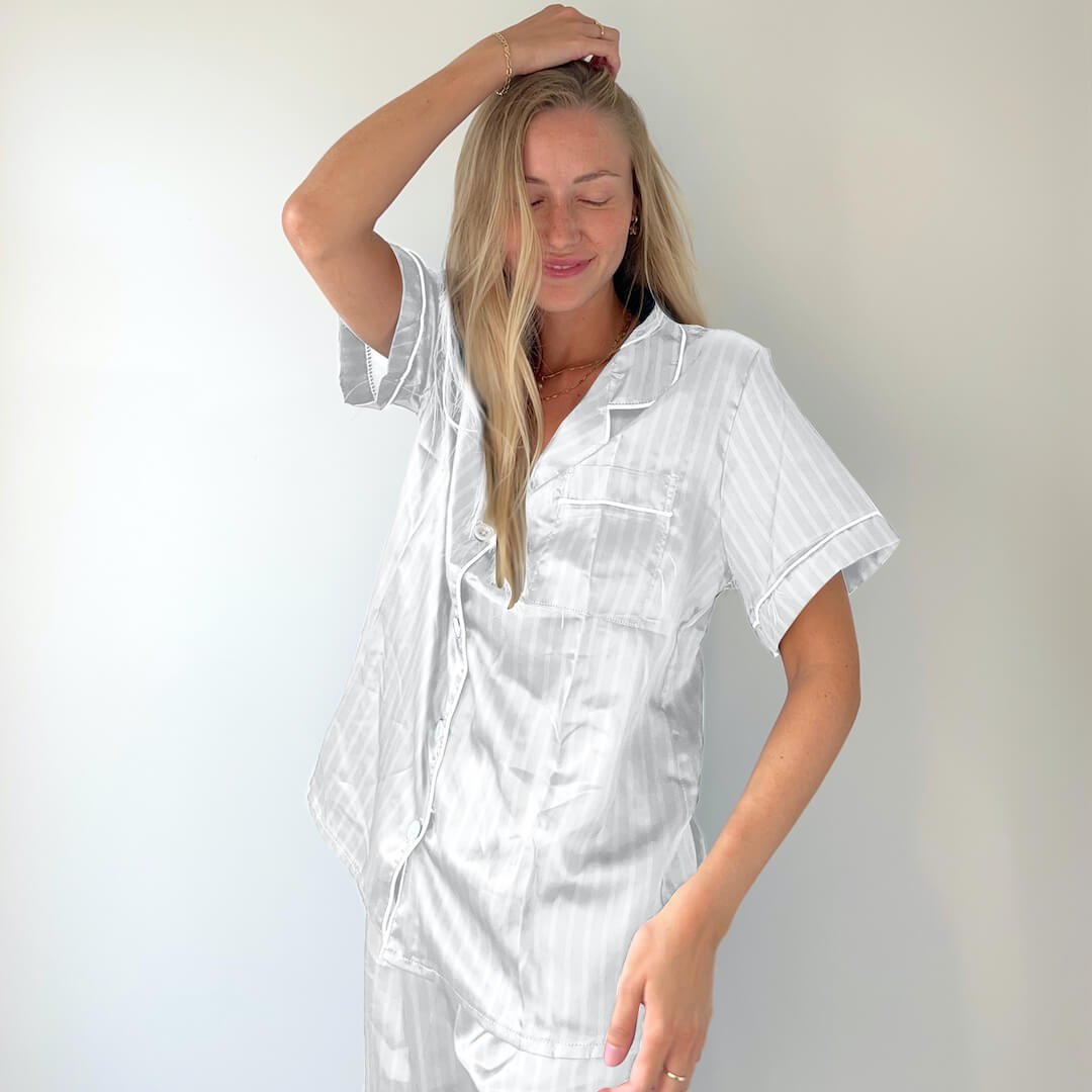 Schlafanzug Damen | Satin Kurzarm | Zweiteilig Gestreift-HauteBerlin