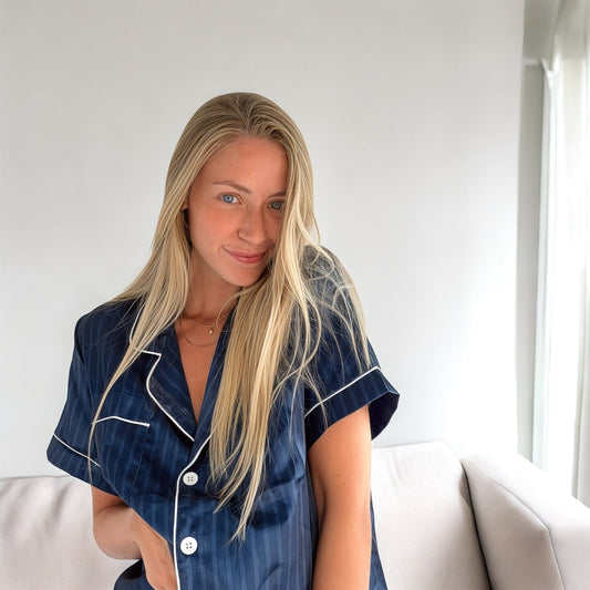 Schlafanzug Damen | Satin Kurzarm | Zweiteilig Gestreift-HauteBerlin
