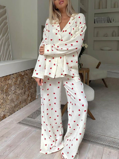 Schlafanzug Damen lang: Pyjama Set aus Musselin mit Herzchen-Print-HauteBerlin