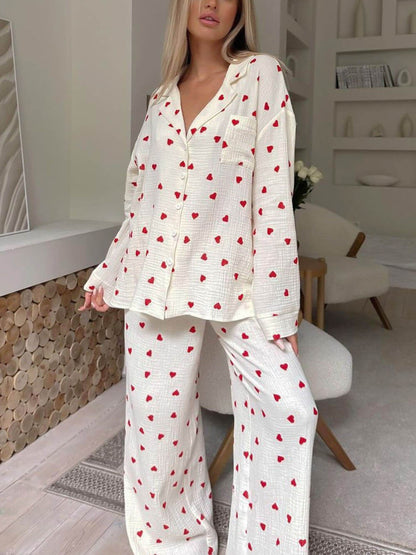 Schlafanzug Damen lang: Pyjama Set aus Musselin mit Herzchen-Print-HauteBerlin