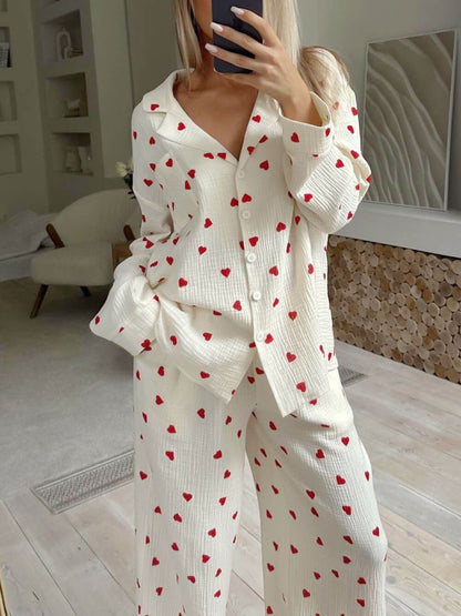 Schlafanzug Damen lang: Pyjama Set aus Musselin mit Herzchen-Print-HauteBerlin