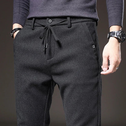 Schmal geschnittene Jogginghose – Lässige Skinny-Hose mit Kordelzug für Männer-HauteBerlin