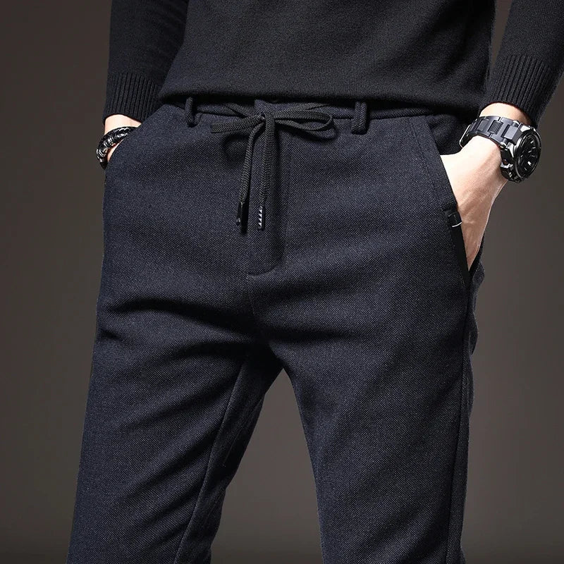 Schmal geschnittene Jogginghose – Lässige Skinny-Hose mit Kordelzug für Männer-HauteBerlin