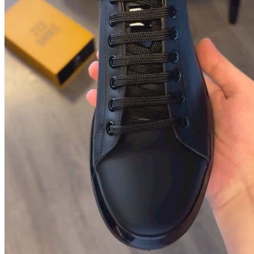 Schwarze Sneaker - Schnürer - Rutschfest - Wanderschuhe - Herren Sneaker-HauteBerlin