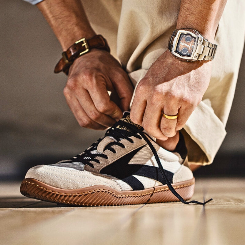 Sneakers – Sport – Schwarz und Weiß – Schnürschuhe – Herrenschuhe-HauteBerlin