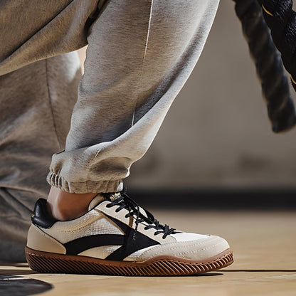Sneakers – Sport – Schwarz und Weiß – Schnürschuhe – Herrenschuhe-HauteBerlin