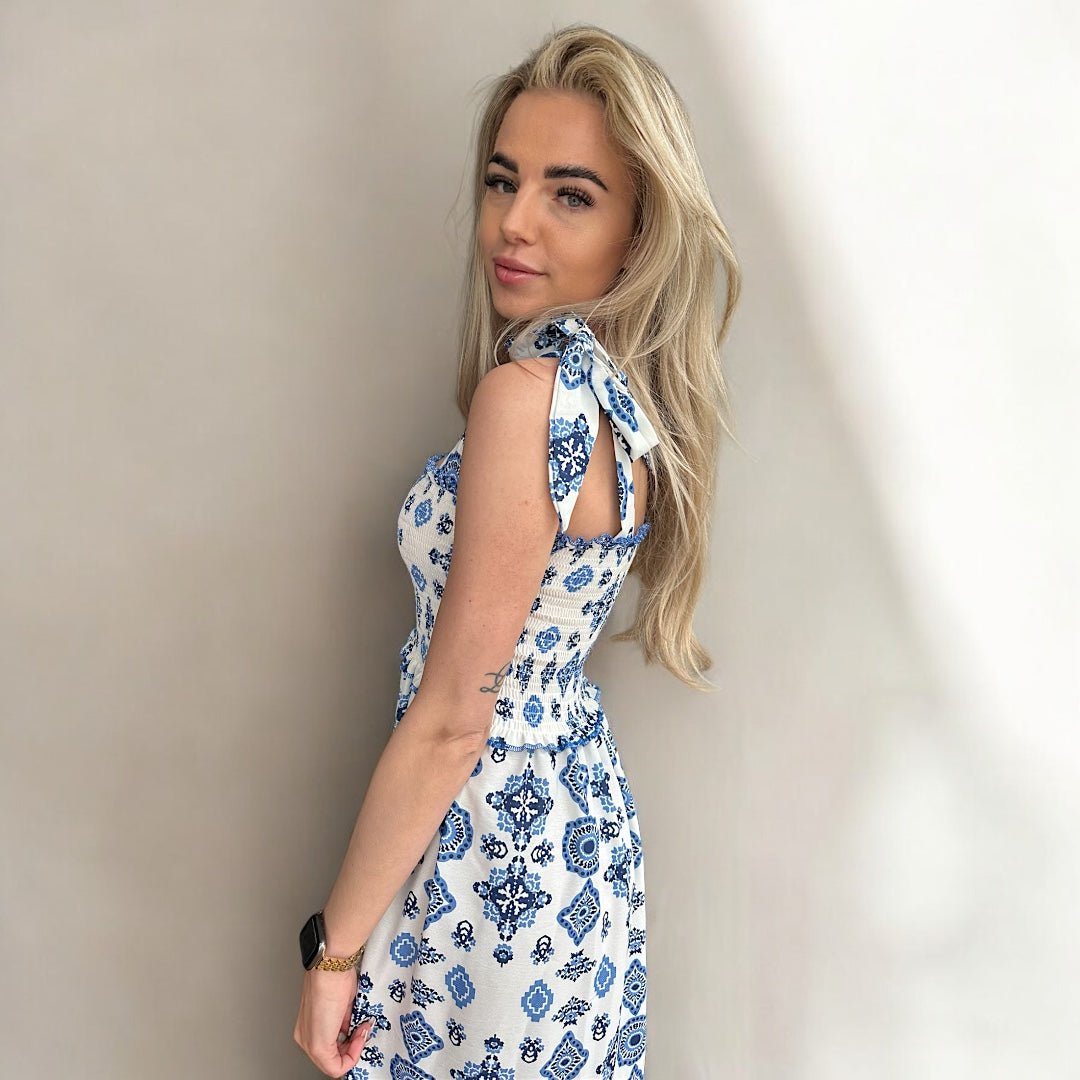 Sommerkleid Damen | Blaues Muster | Trägerkleid-HauteBerlin
