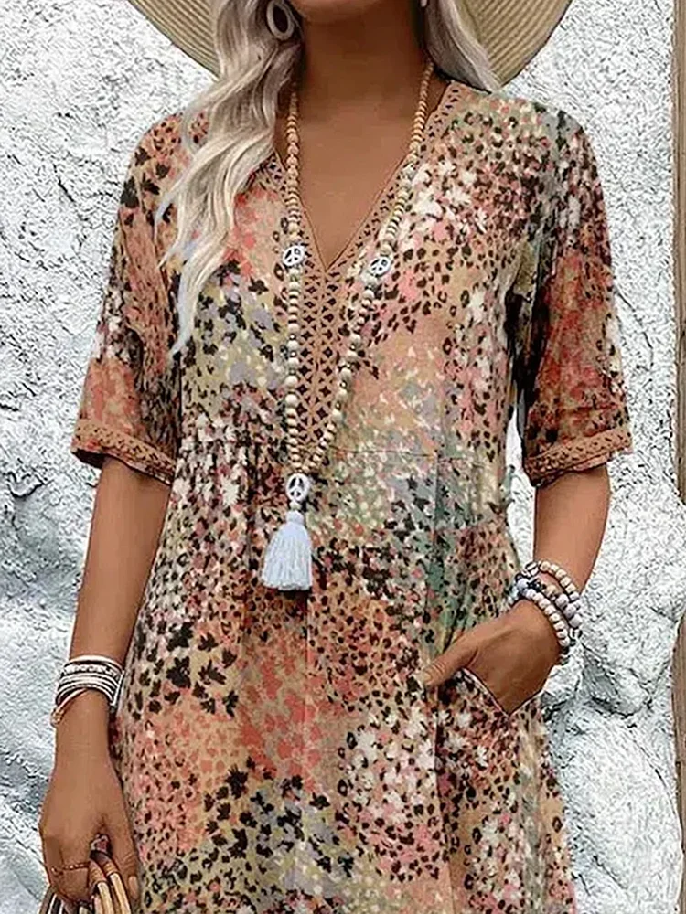 Sommerkleid Damen: Boho Midikleid mit V-Ausschnitt und Taschen-HauteBerlin