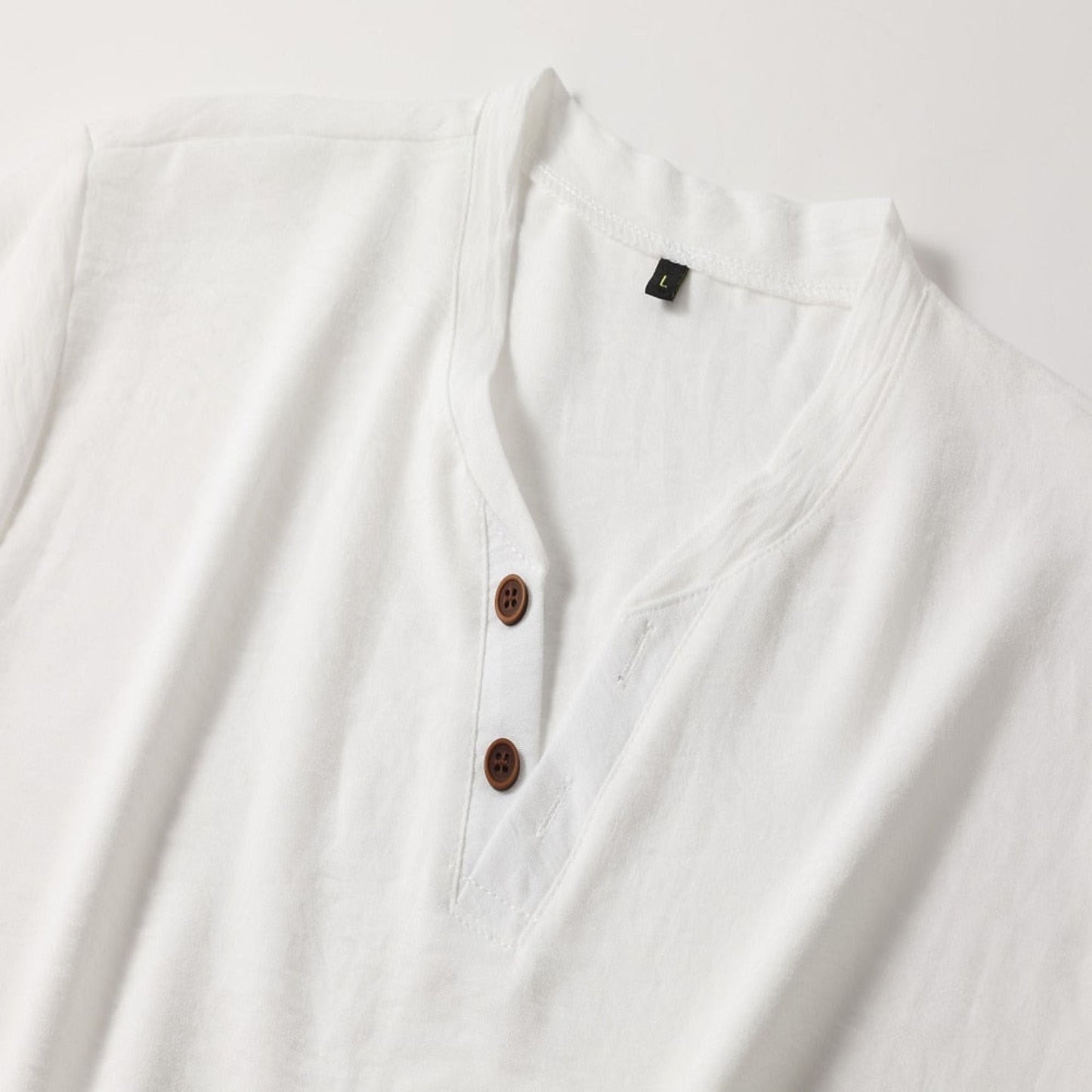 T-Shirt für Männer - Henley T-Shirt mit V-Ausschnitt und Knopfleiste für den Sommer-HauteBerlin
