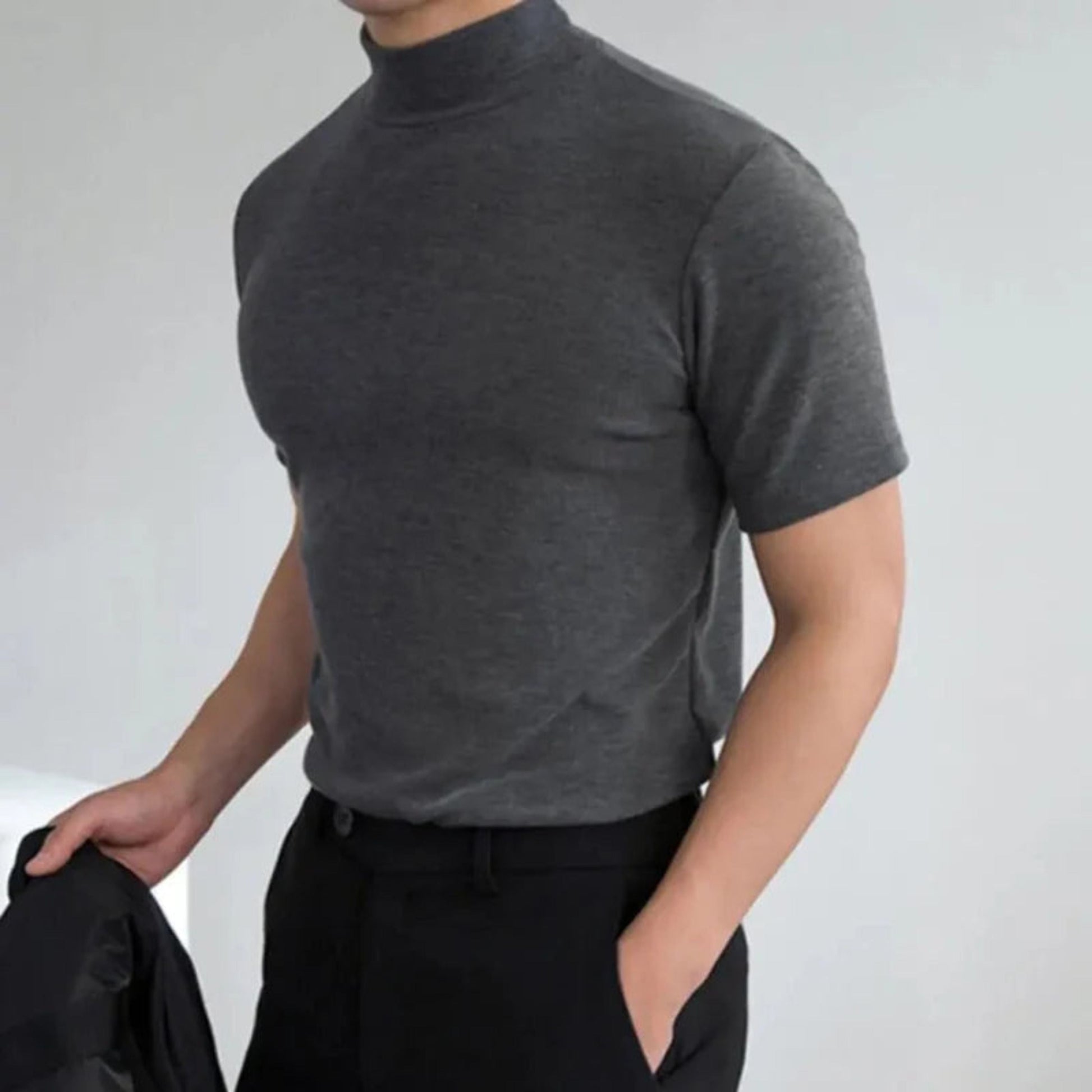 T-Shirt mit hohem Halsausschnitt | Lässig | Kurzarm | Einfarbiges T-Shirt | Herrenbekleidung-HauteBerlin
