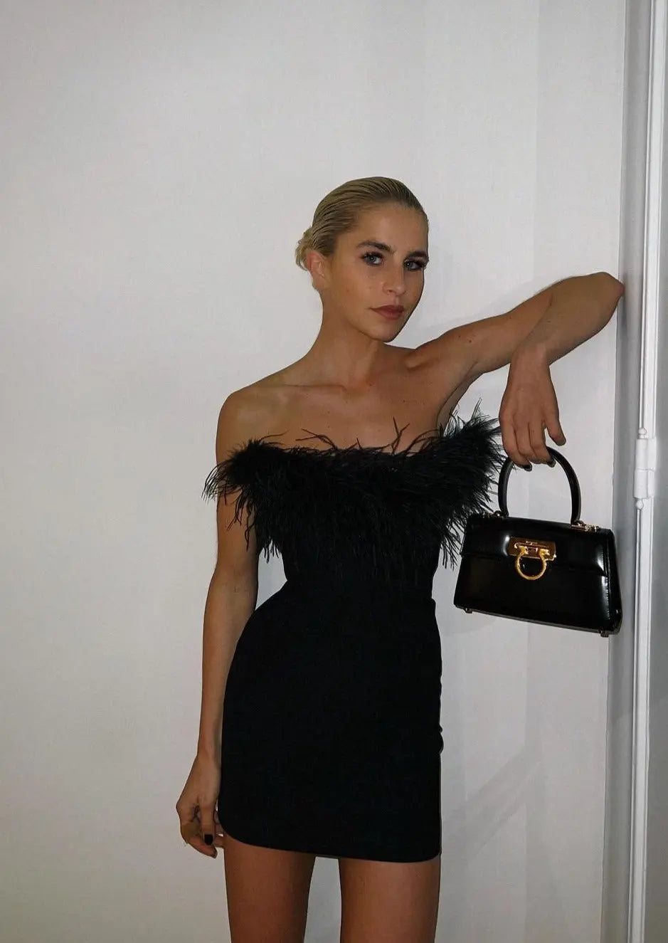 Trägerloses Kleid - Feder - Bodycon - Schwarzes Minikleid - Partykleid-HauteBerlin