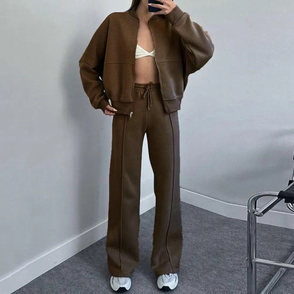 Trainingsanzug für Damen – Set aus Jacke mit Reißverschluss und Jogginghose mit weitem Bein-HauteBerlin
