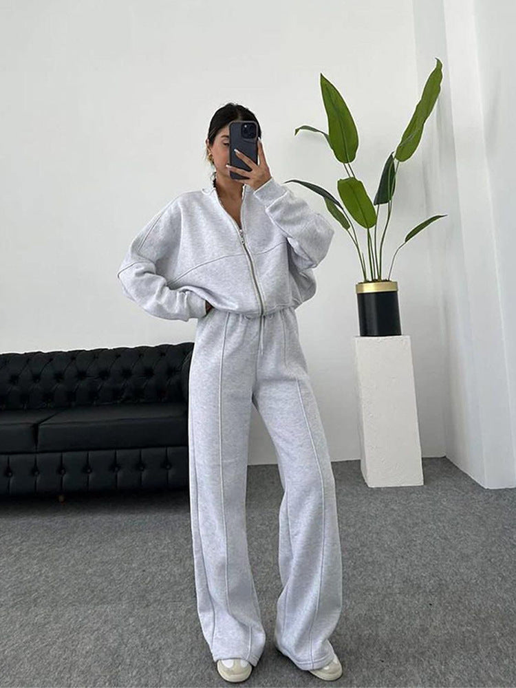 Trainingsanzug für Damen – Set aus Jacke mit Reißverschluss und Jogginghose mit weitem Bein-HauteBerlin