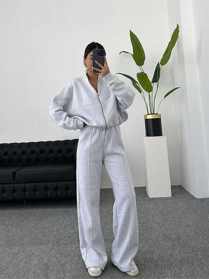 Trainingsanzug für Damen – Set aus Jacke mit Reißverschluss und Jogginghose mit weitem Bein-HauteBerlin