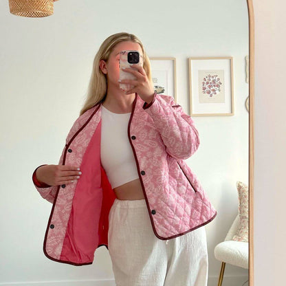 Übergangsjacke Damen | Rosa Blumen | Gesteppt Oversized-HauteBerlin