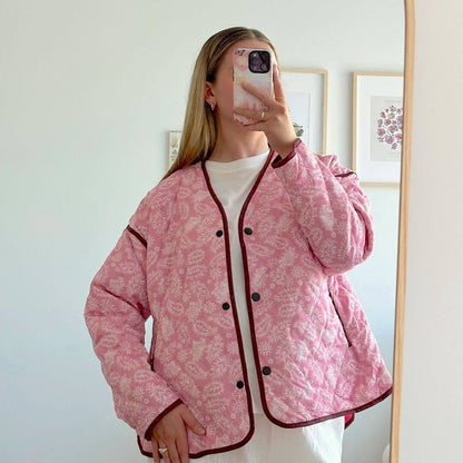 Übergangsjacke Damen | Rosa Blumen | Gesteppt Oversized-HauteBerlin