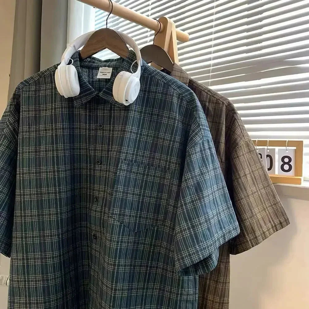Vintage Hemd - Herren Kurzarmhemd mit lockerer Passform, kariert und mit Knopfleiste-HauteBerlin
