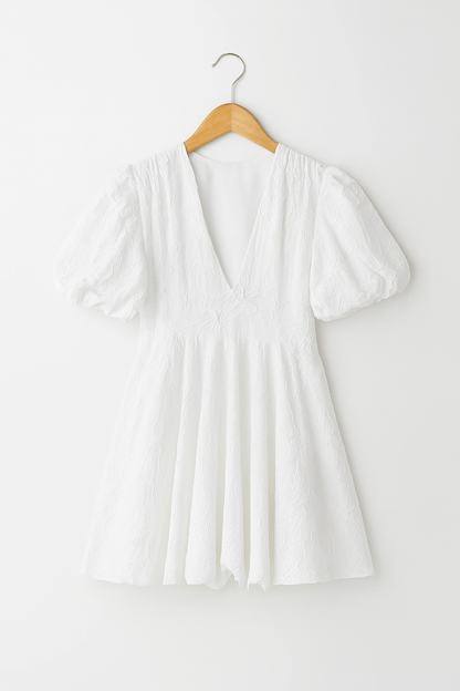 Weißes Kleid – Minikleid für Frauen mit Puffärmeln-HauteBerlin