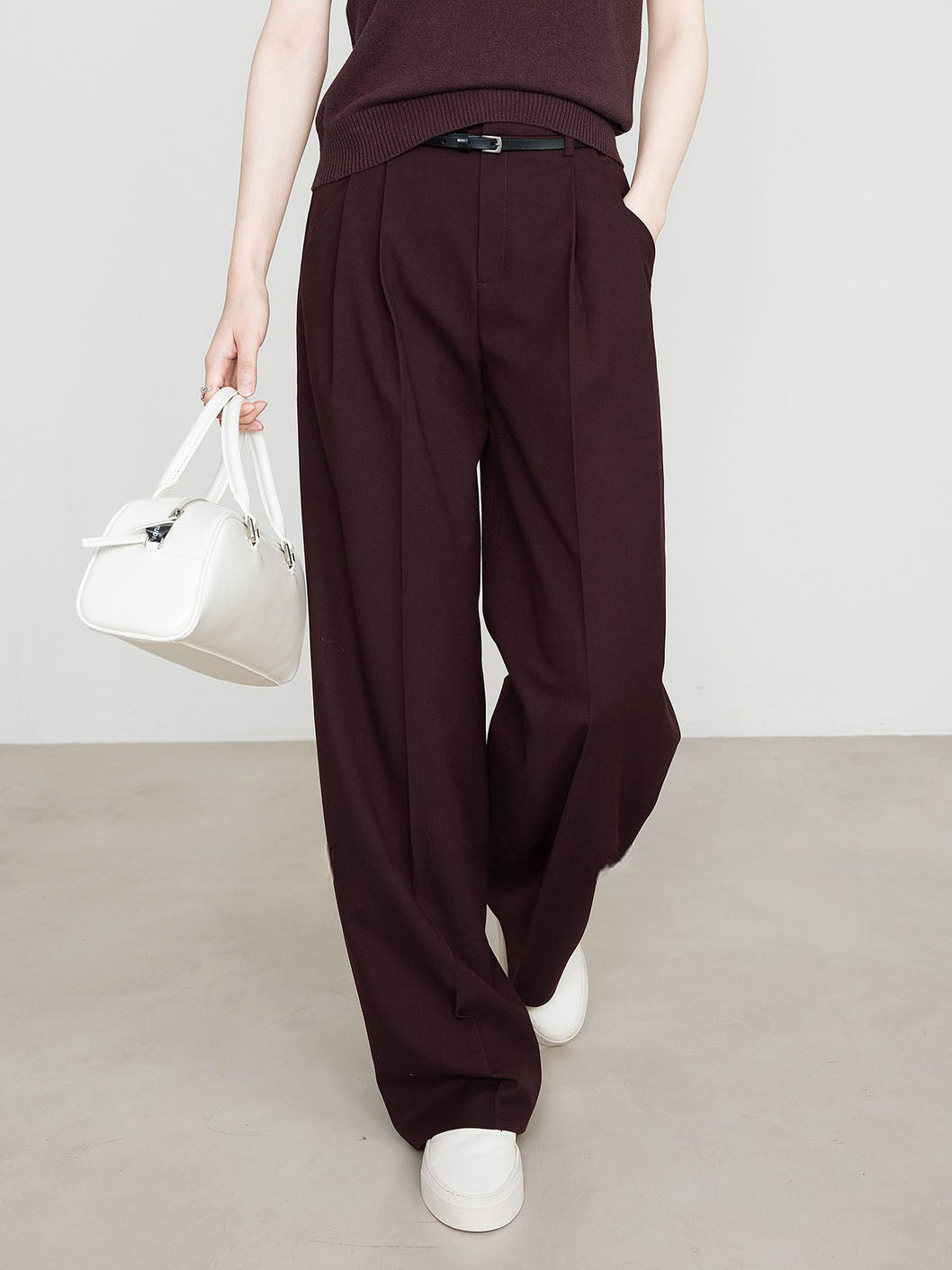 Weite Hose – Burgunderrot – Hohe Taille – Plisseehose – Damenhose-HauteBerlin