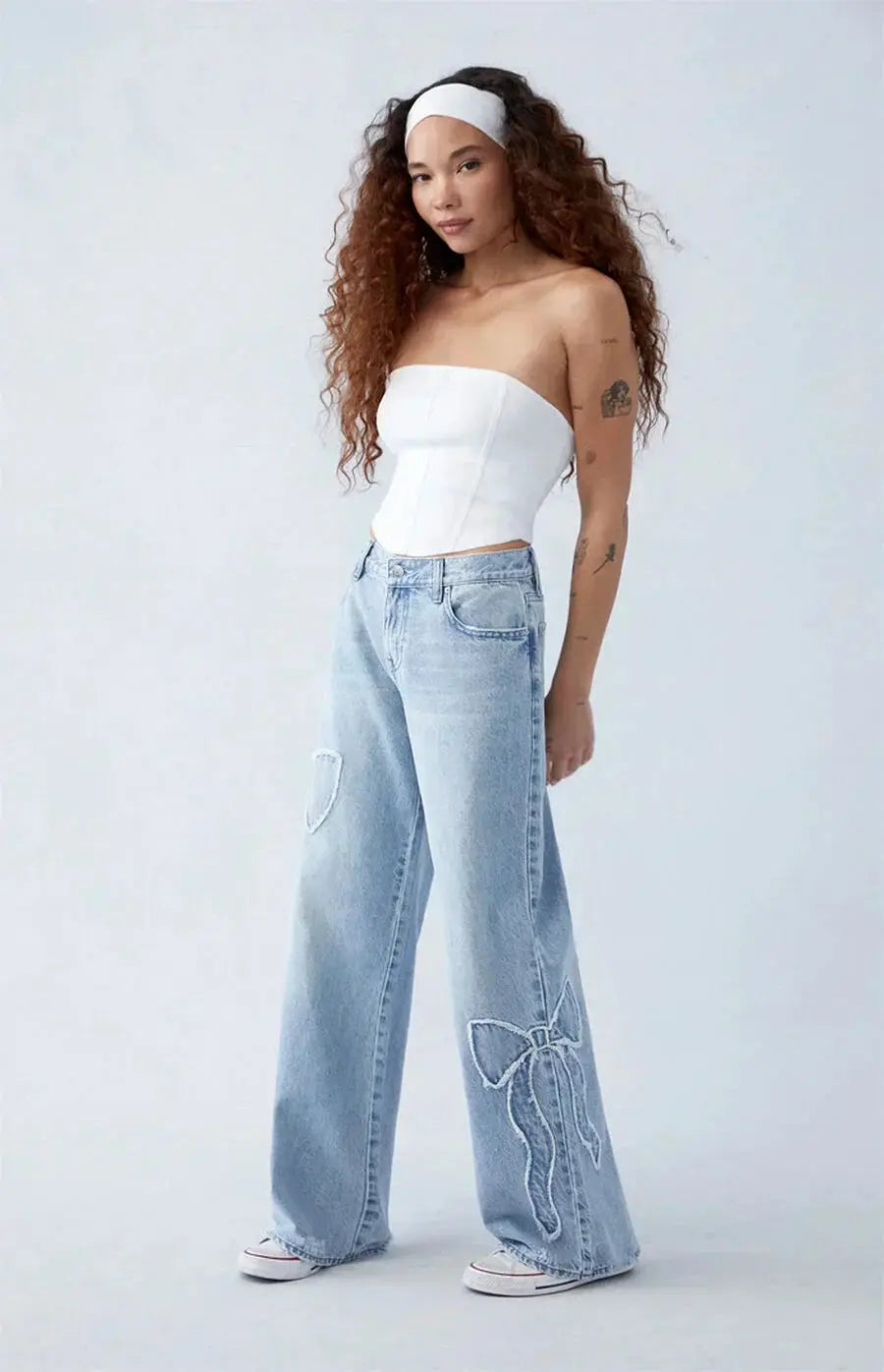 Weite Jeans | Hellblau | Schleifendetail | Locker sitzende Jeans | Damenjeans-HauteBerlin