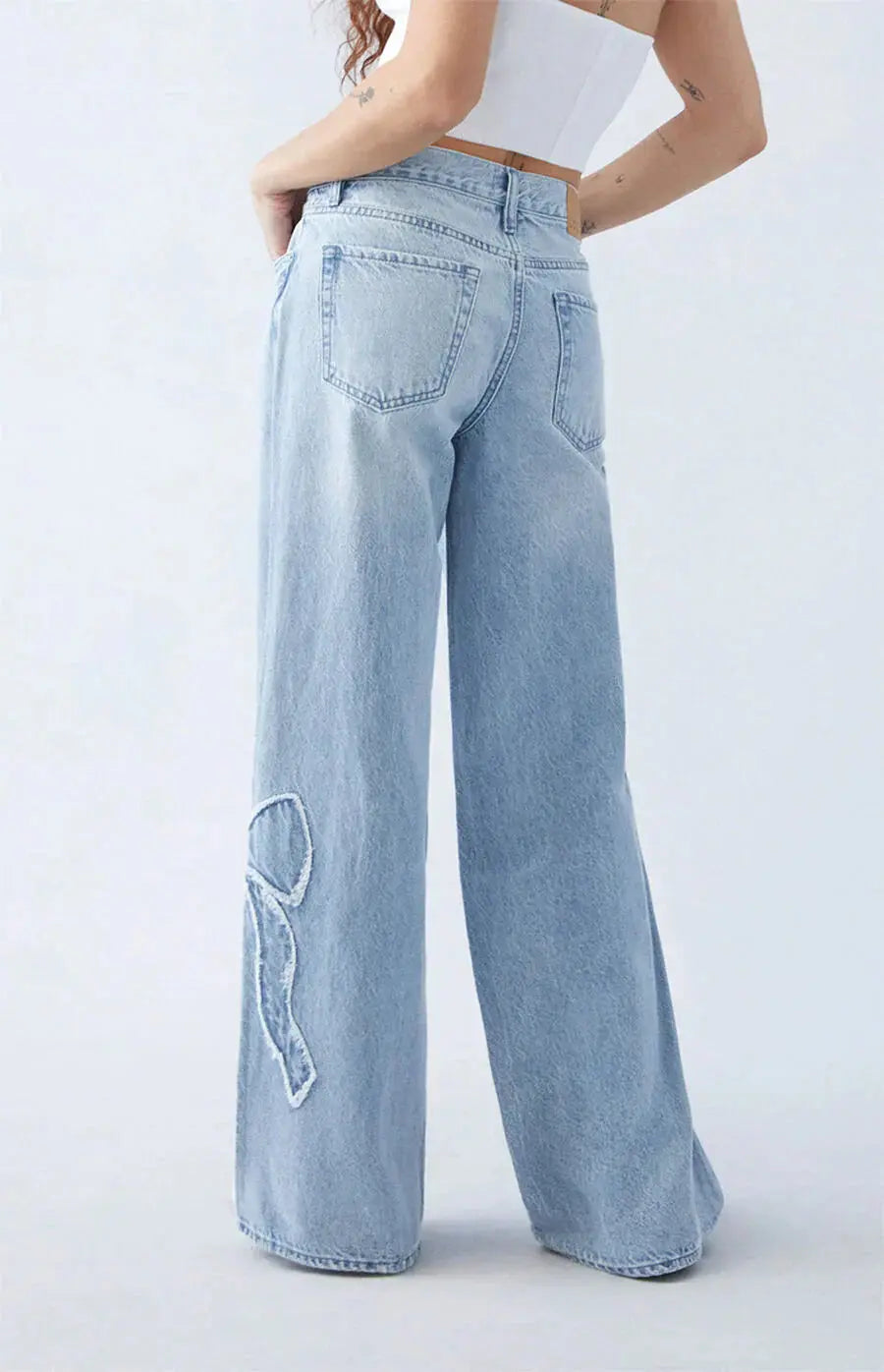 Weite Jeans | Hellblau | Schleifendetail | Locker sitzende Jeans | Damenjeans-HauteBerlin