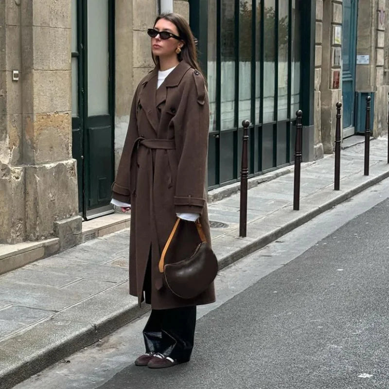 Winter Trenchcoat - Langer brauner doppelreihiger Mantel für Frauen-HauteBerlin