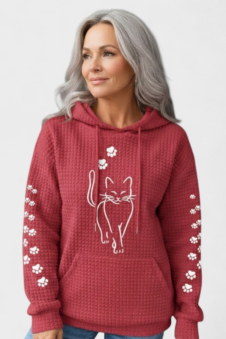 Roter Hoodie mit weißer Katzenzeichnung und Pfoten