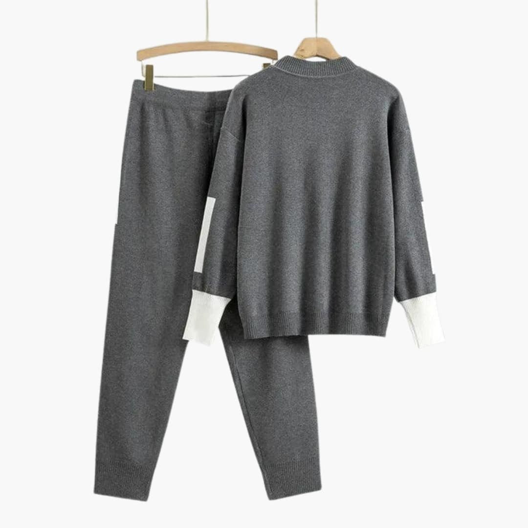 Grauer Strick-Jogginganzug mit weißen Kontrastdetails, Rückansicht