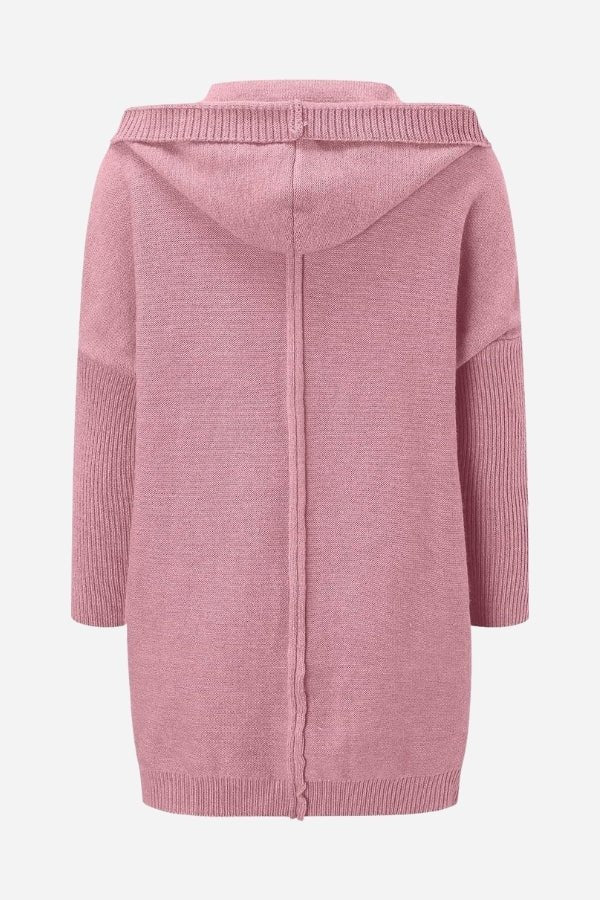 Rückseite der rosa Strickjacke mit Kapuze und Rückennaht