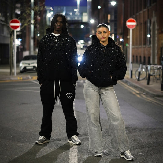 Oversize-Hoodie mit Strass | Unisex | Glitzersteine | Kängurutasche-HauteBerlin