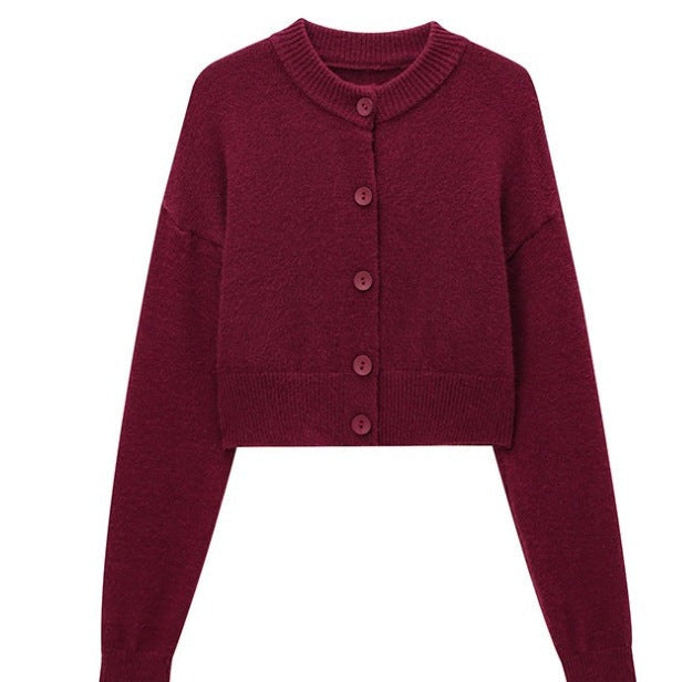 Kurze Strickjacke in Bordeaux mit Rundhals und Knopfleiste