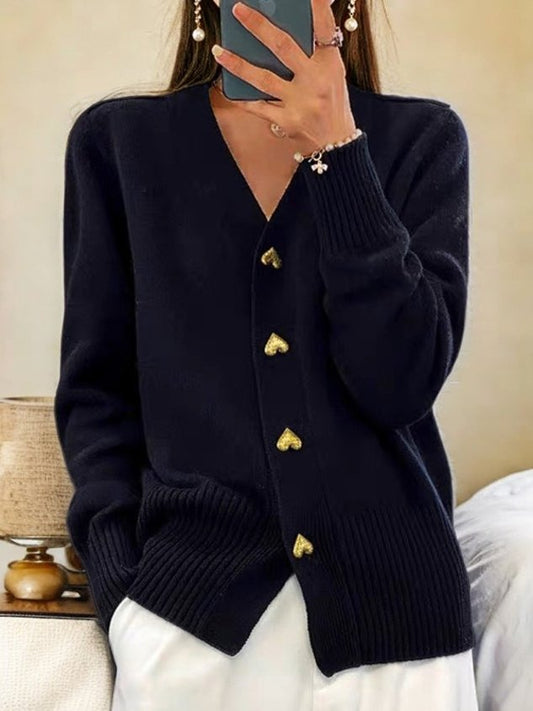 Strickjacke mit Herzknöpfen | Damen | V-Ausschnitt | Weicher Strick-HauteBerlin