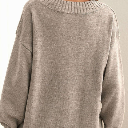 Beigefarbener Oversize-Pullover mit V-Ausschnitt, Rückansicht