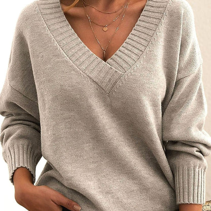 Beigefarbener Oversize-Pullover mit V-Ausschnitt und Rippbündchen
