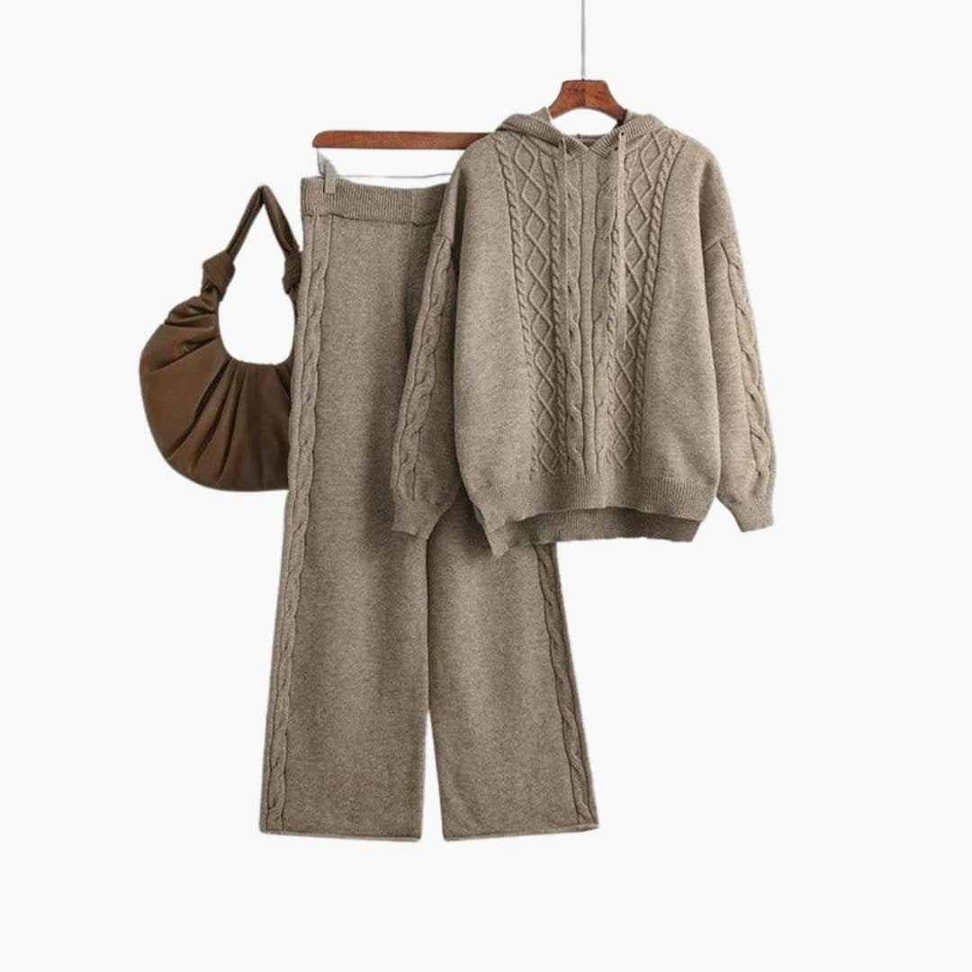 Strick-Zweiteiler in Taupe mit Hoodie und weiter Hose