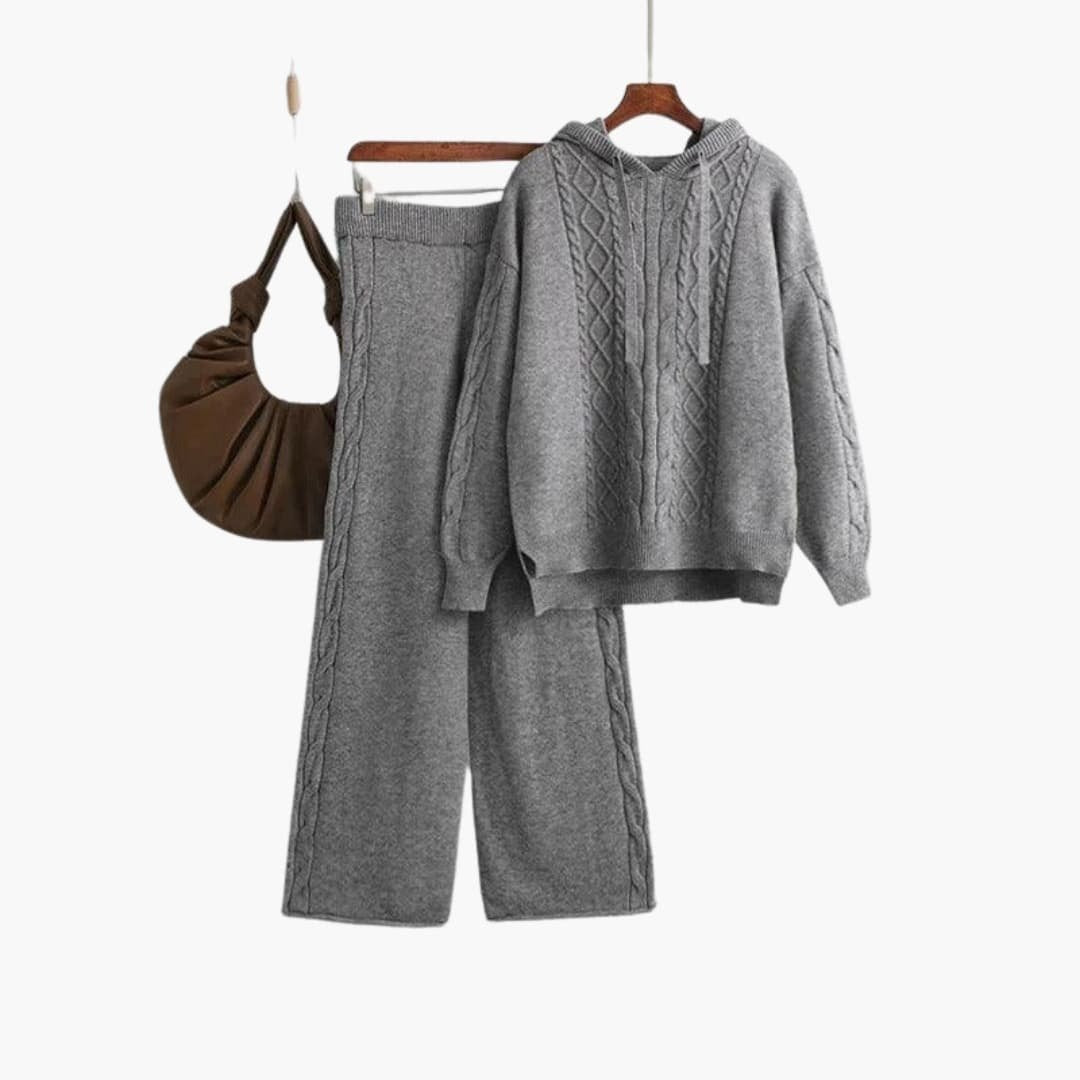 Strick-Zweiteiler in Grau mit Hoodie und weiter Hose