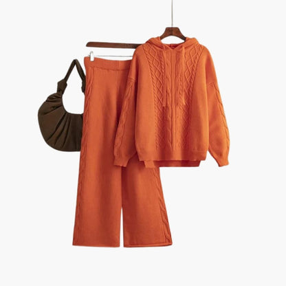 Strick-Zweiteiler in Orange mit Hoodie und weiter Hose