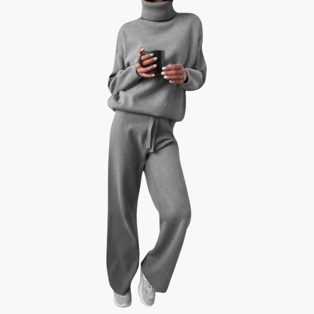 Strick-Zweiteiler in Grau mit Rollkragenpullover und weiter Hose mit Tunnelzug